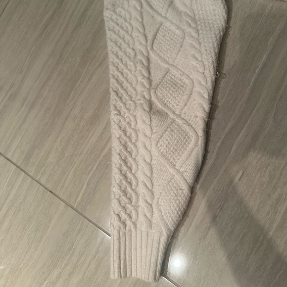 ARITZIA PEGGY V-NECK SWEATER - Picture 4 of 5